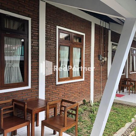 Rifka Annisa Guesthouse Syariah Redpartner 日惹 外观 照片