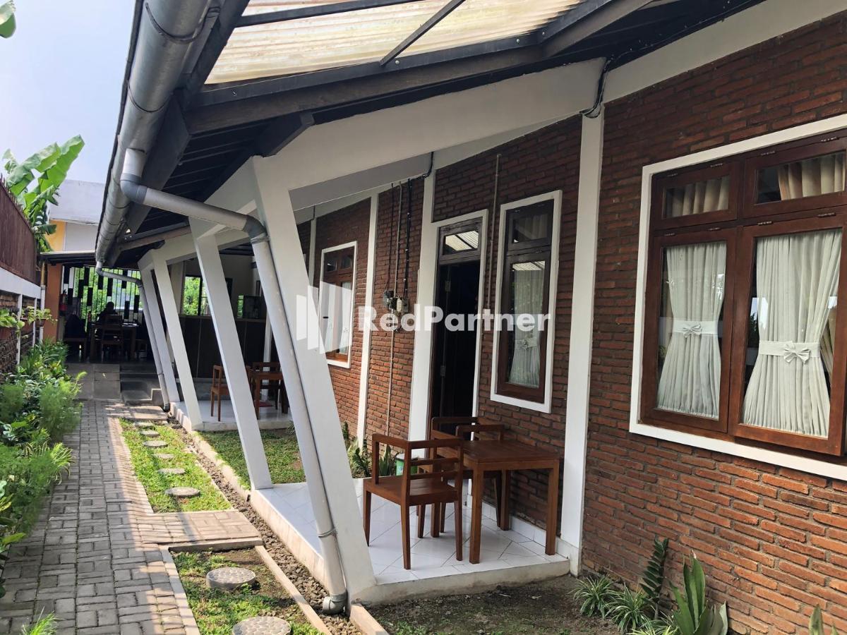Rifka Annisa Guesthouse Syariah Redpartner 日惹 外观 照片