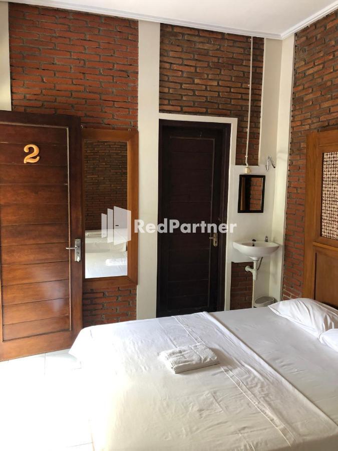 Rifka Annisa Guesthouse Syariah Redpartner 日惹 外观 照片