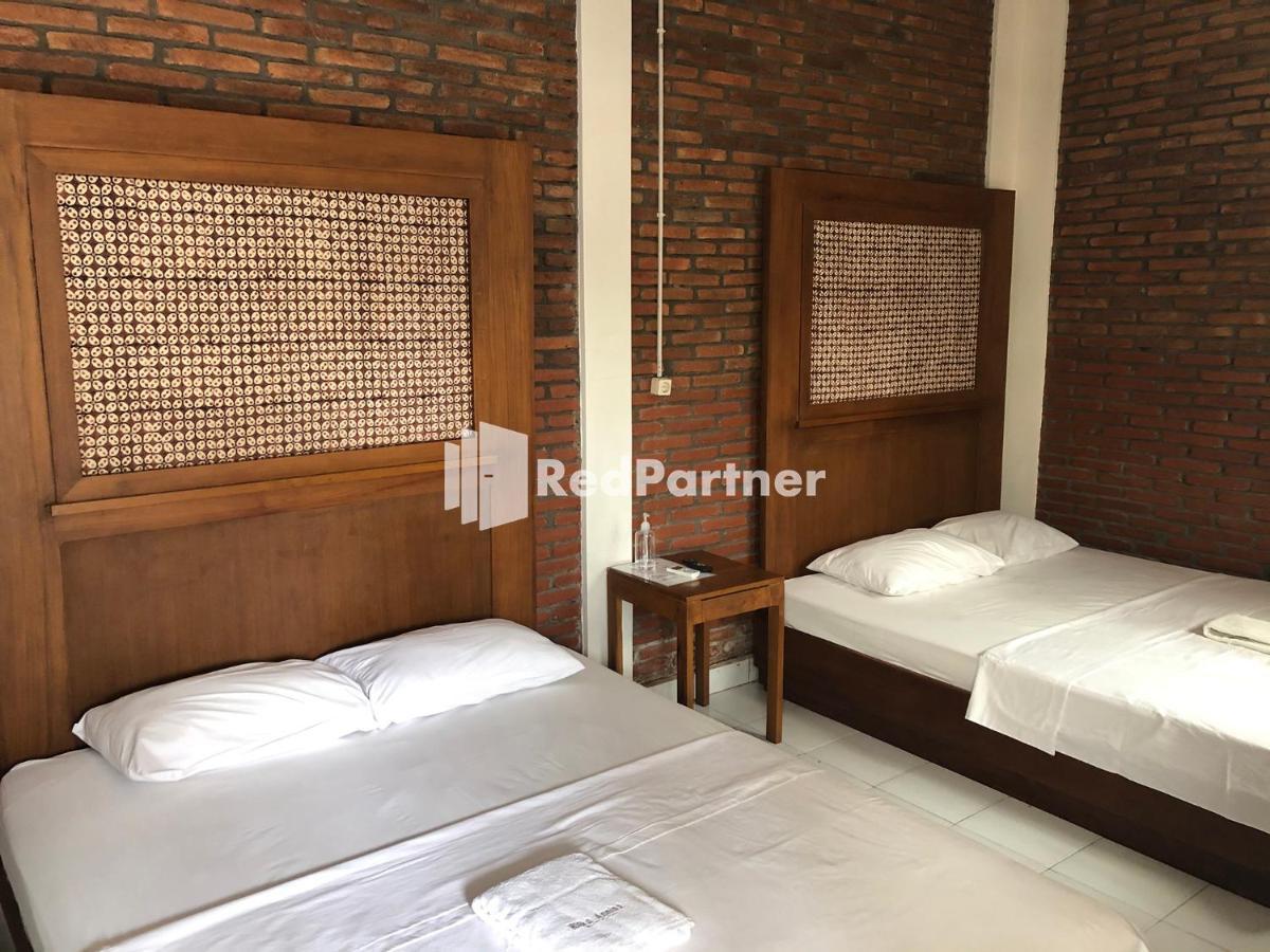 Rifka Annisa Guesthouse Syariah Redpartner 日惹 外观 照片