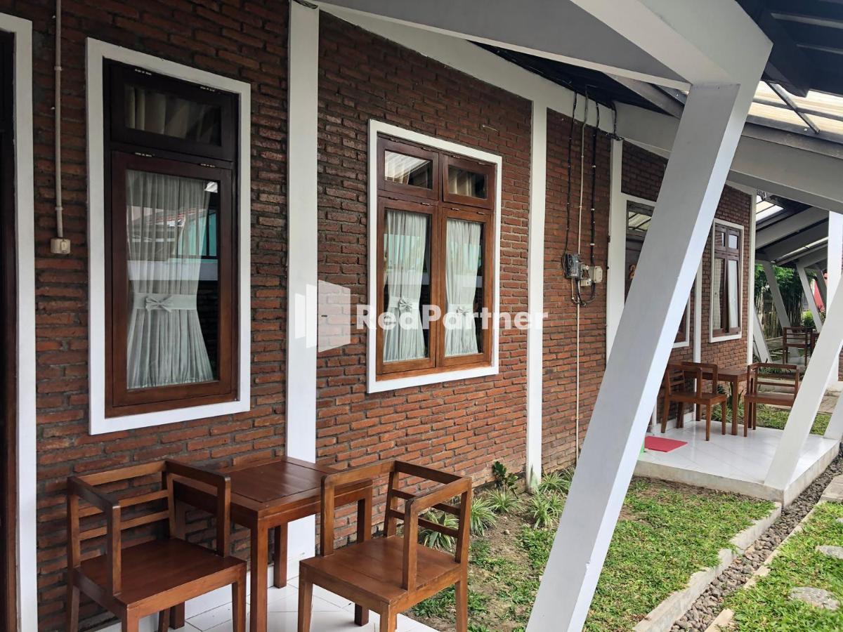 Rifka Annisa Guesthouse Syariah Redpartner 日惹 外观 照片