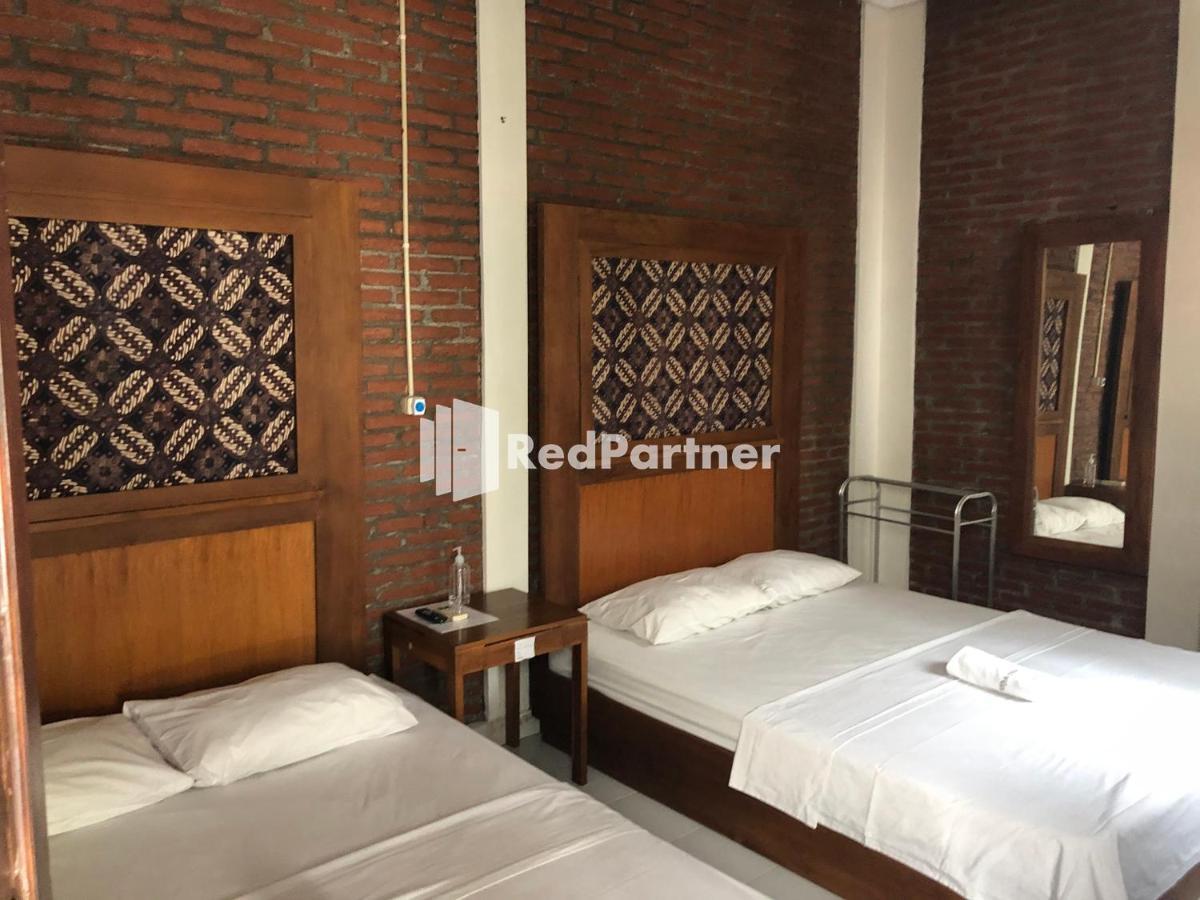 Rifka Annisa Guesthouse Syariah Redpartner 日惹 外观 照片