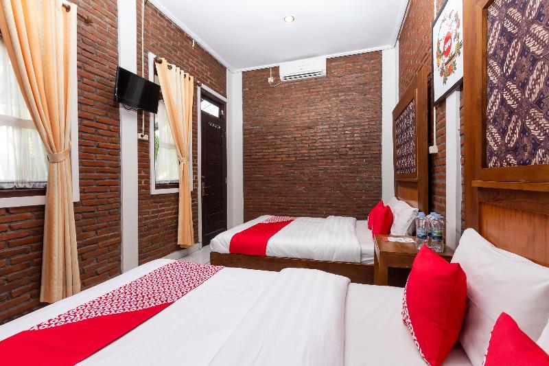 Rifka Annisa Guesthouse Syariah Redpartner 日惹 外观 照片
